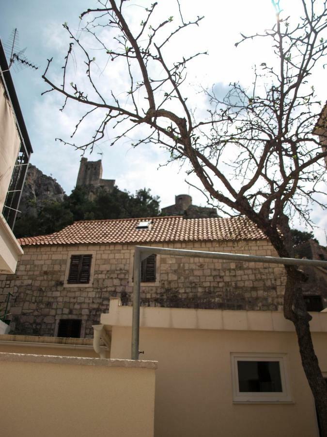 House Nataniel In Omis Near Sea Lägenhet Exteriör bild