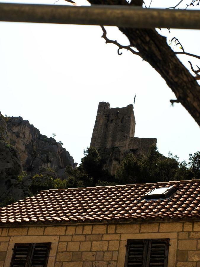 House Nataniel In Omis Near Sea Lägenhet Exteriör bild