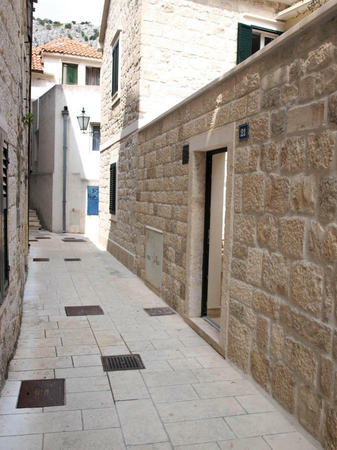 House Nataniel In Omis Near Sea Lägenhet Exteriör bild