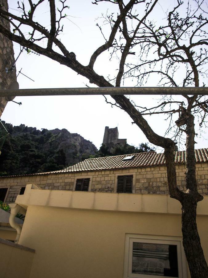 House Nataniel In Omis Near Sea Lägenhet Exteriör bild