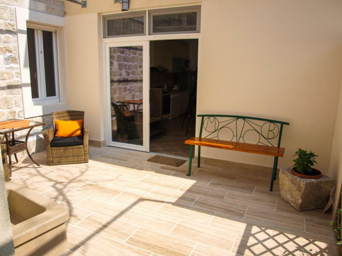 House Nataniel In Omis Near Sea Lägenhet Exteriör bild
