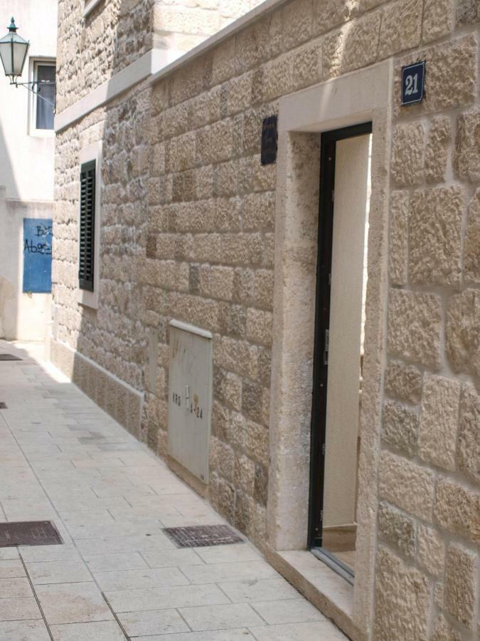 House Nataniel In Omis Near Sea Lägenhet Exteriör bild