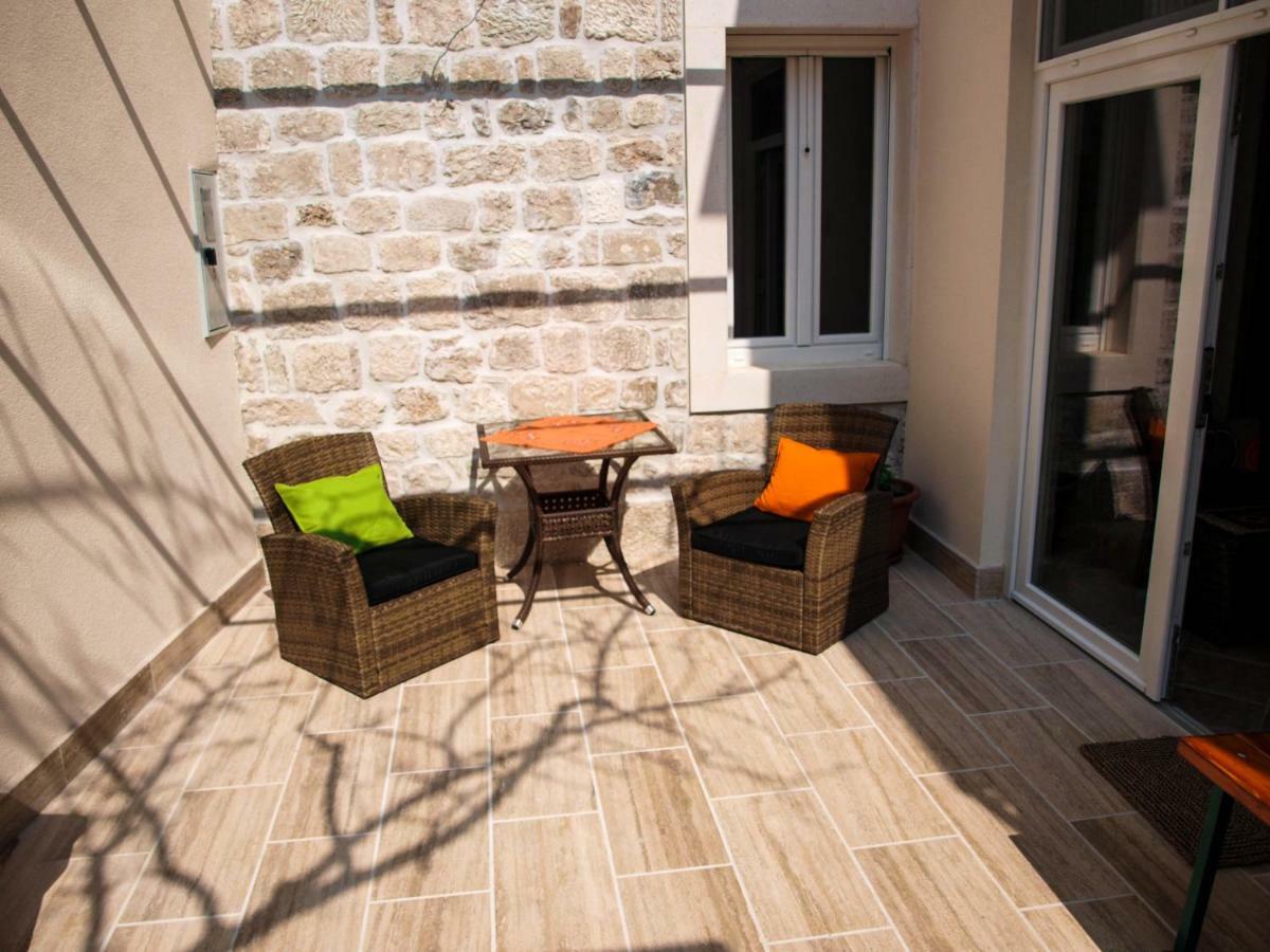 House Nataniel In Omis Near Sea Lägenhet Exteriör bild